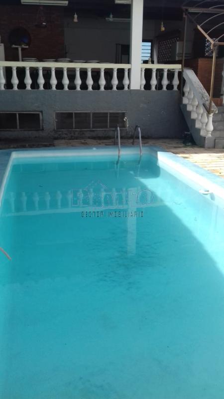 Casa 243m² 4 dormitórios com piscina